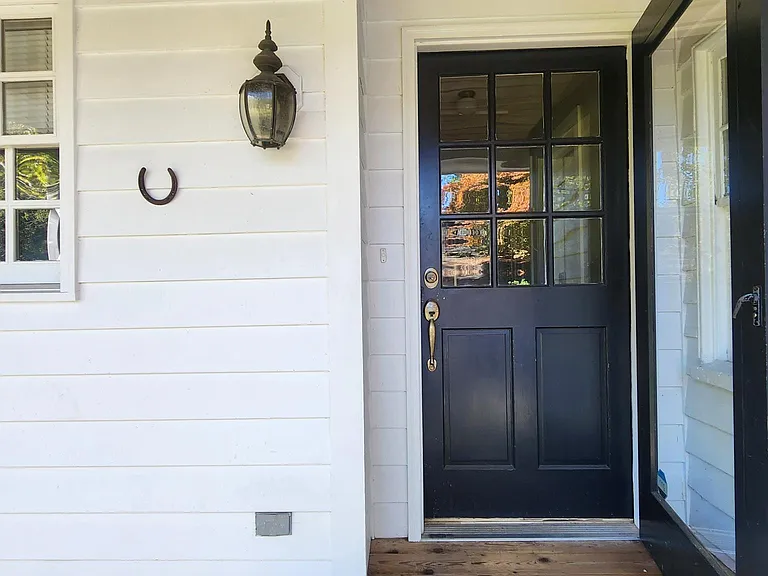 1520 Ridout Ln — Photo 6