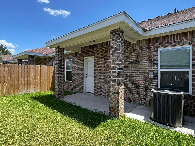 Fairway Dr — Photo 15
