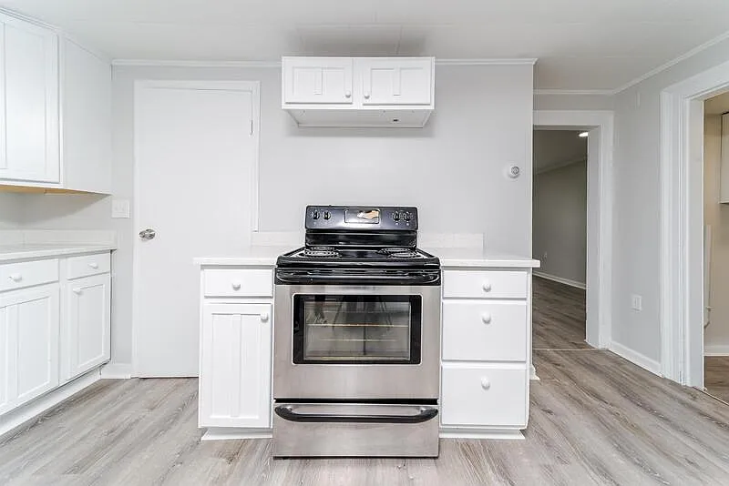 4 bed, 1.5 bath, 1416 sqft, $1,845 — Photo 3