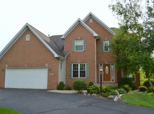 880 Farmview Ct, Valparaiso, IN 46383