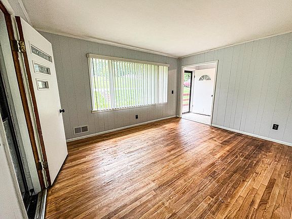 2nd image of 200 Graceland Dr