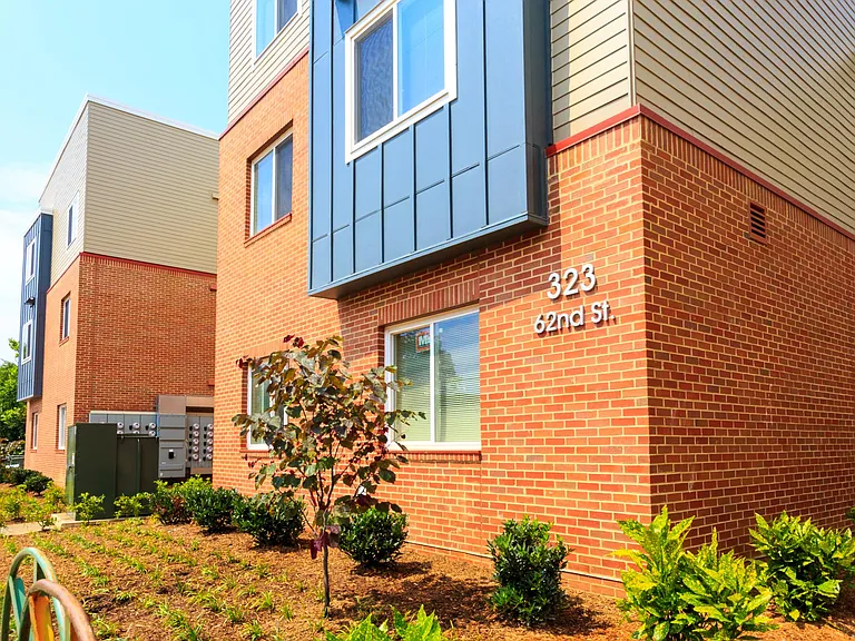 Eastbrooke Apartments — Photo 2