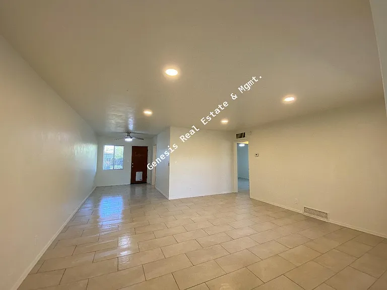 2803 E Lee St — Photo 4