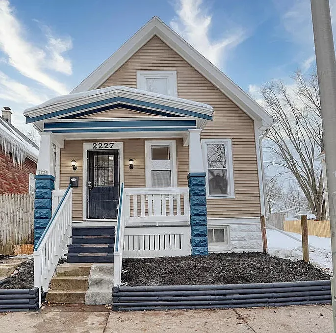 3 bed, $1,700 — Photo 1