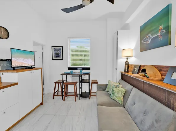 255 W 24th St APT 136, Miami Beach, FL 33140