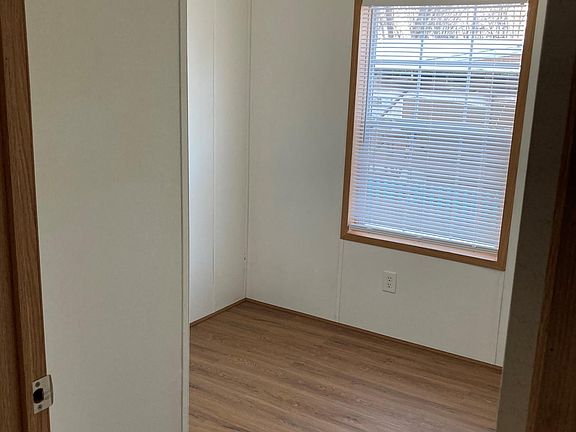 5th image of 62 Edgewood Dr