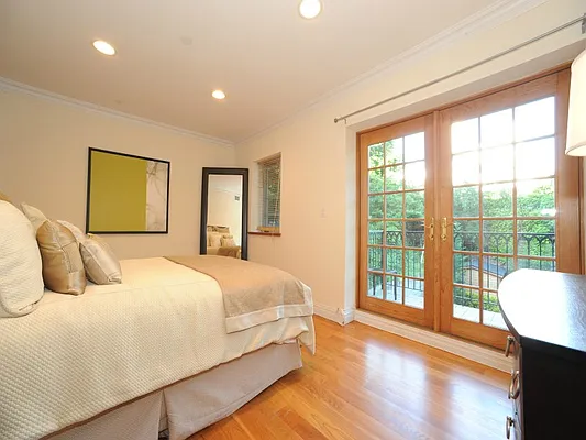 Sold by Sotheby's International Realty | media 19