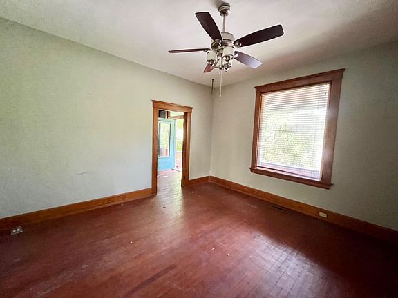 3rd image of 3041 Percy Ave