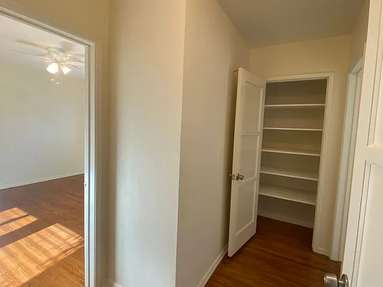 1000-1050 E San Antonio Dr — Photo 11