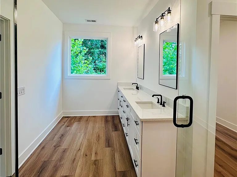 6312 Woodstock Rd — Photo 25