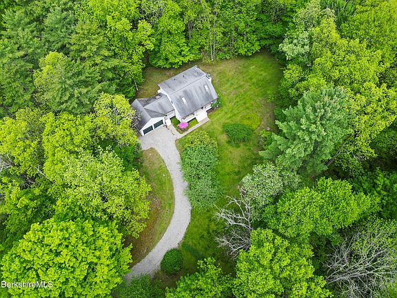5th image of 7 Hickory Hill Rd