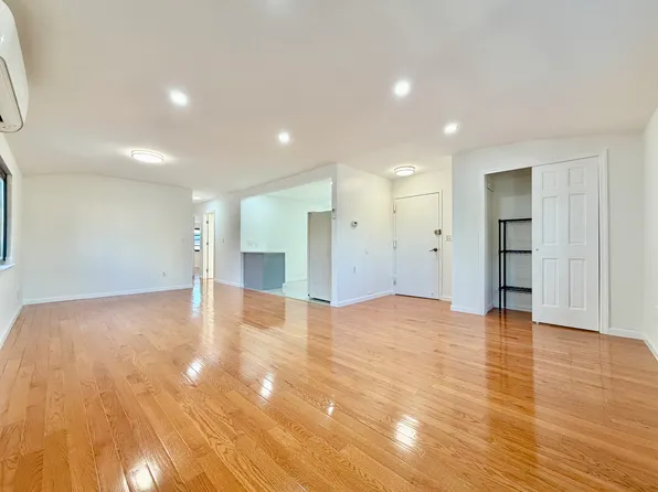 216 Monahan Ave #2F, Staten Island, NY 10314