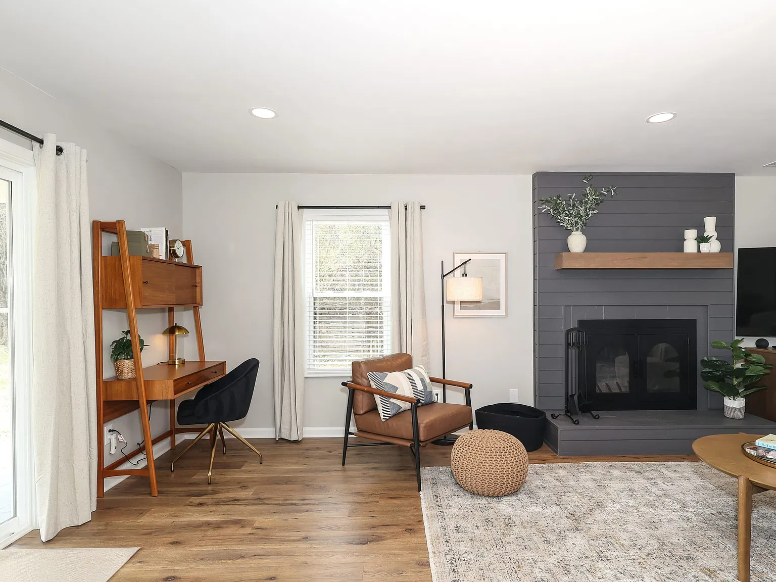 3 bed, $5,500 — Photo 2