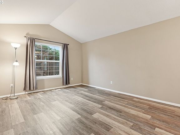 3rd image of 5207 NE 85th Ave