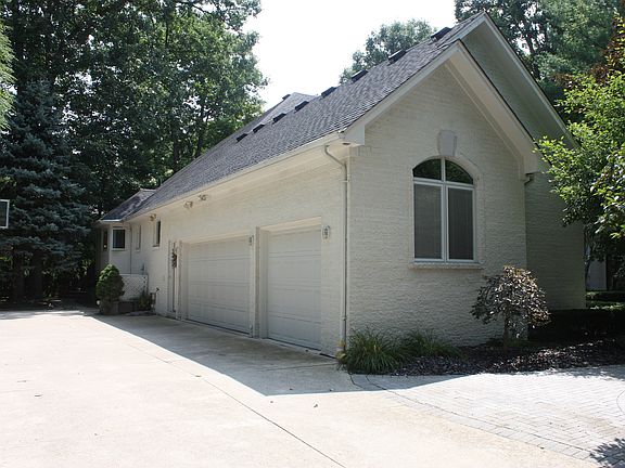 3rd image of 52434 Drury Ln