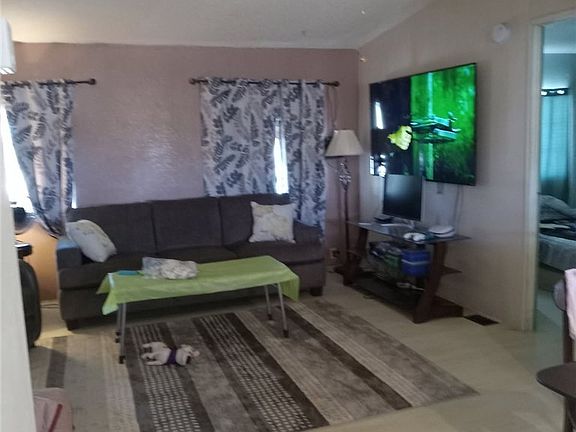 5th image of 641 W Elderberry St