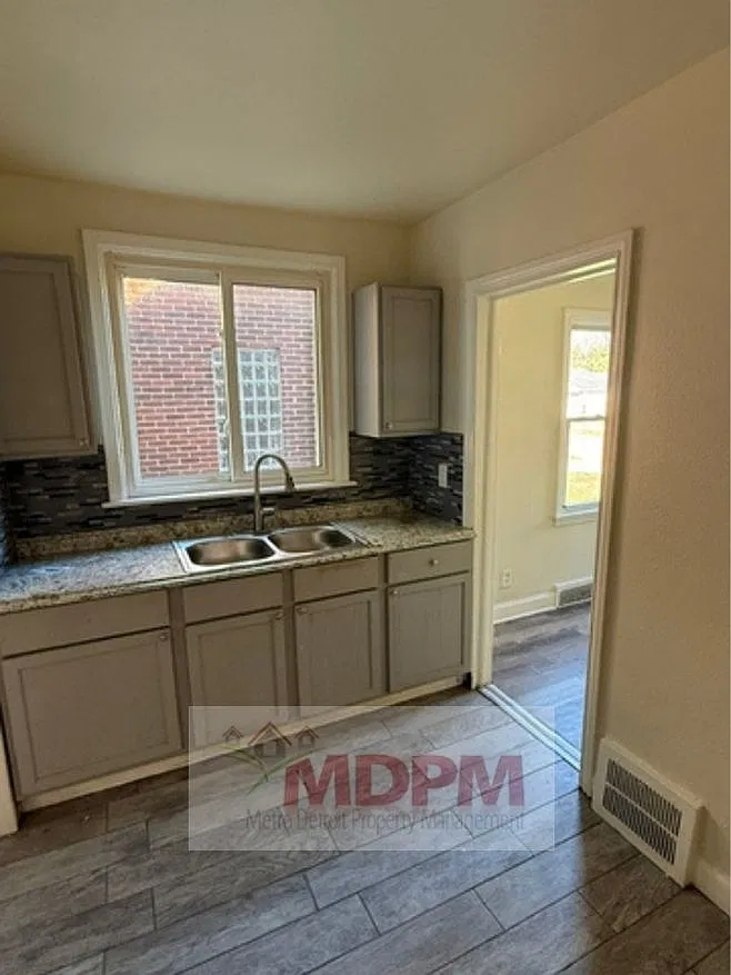 3 bed, 1174 sqft, $1,100 — Photo 4