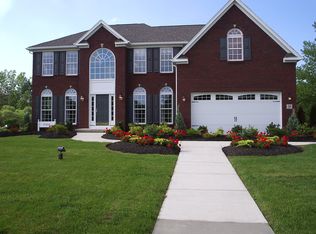 10 S Rockingham Way, Amherst, NY 14228