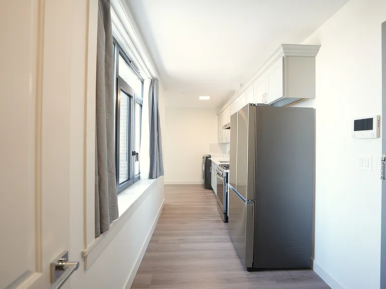 63-68 Austin St #9A — Photo 3