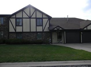19 Crystal Ct, Pontiac, IL 61764