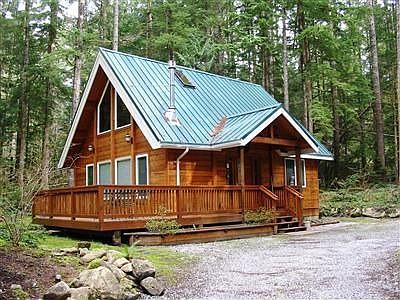 View of the home as you enter the driveway