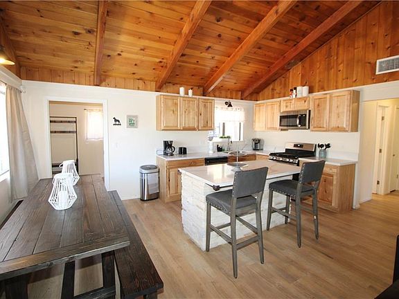 5th image of 40055 Hillcrest Dr #B