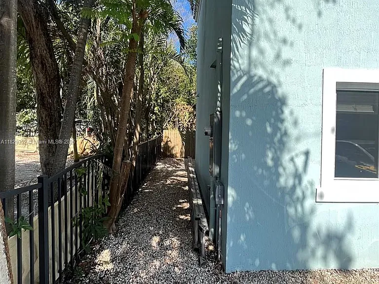 104 Poinciana Dr — Photo 24