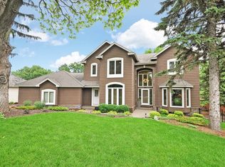 6587 Shadow Ln, Chanhassen, MN 55317