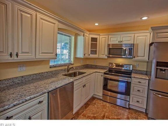 2nd image of 301 Queens Dr