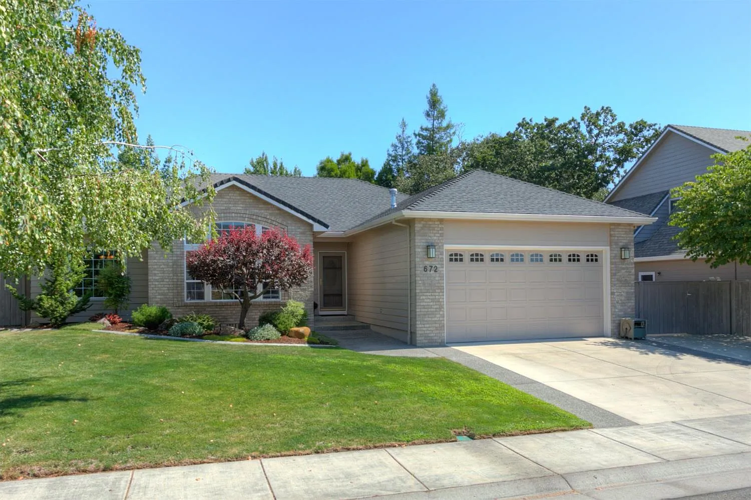 672 Ridgeway Ave photo 1