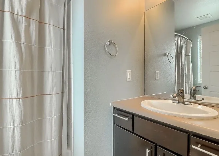 2937 Geneva Ct — Photo 32