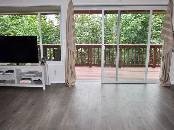 5th image of 410 NE Province Dr #414