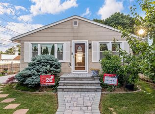 36 Richmond Street, Syosset, NY 11791