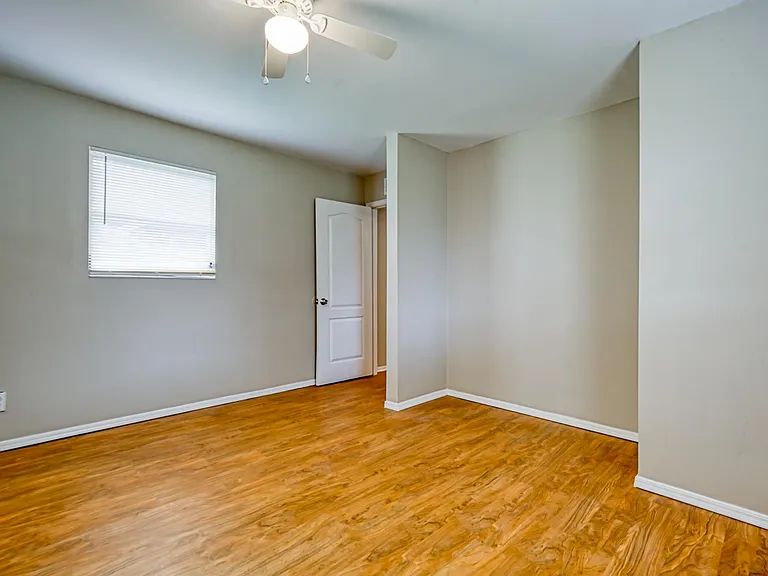 2220 Eudine Dr W — Photo 6