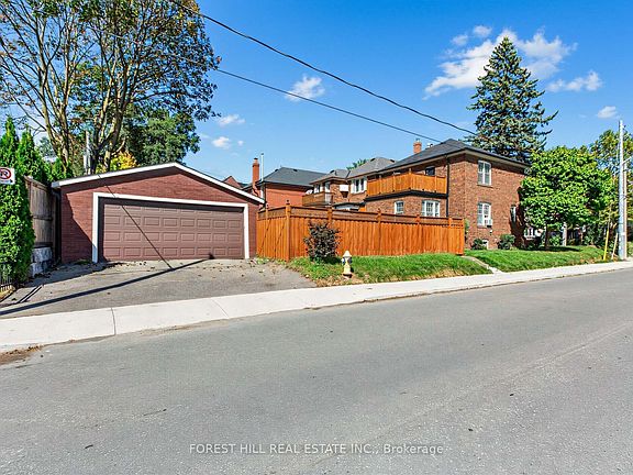 2nd image of 28 Castle Knock Rd