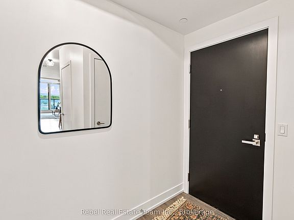 4th image of 9471 Yonge St #635
