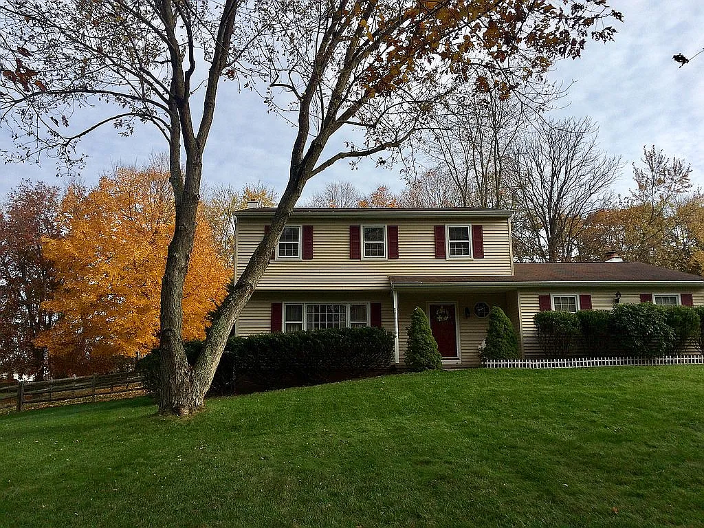 18 Valley Dr photo 1