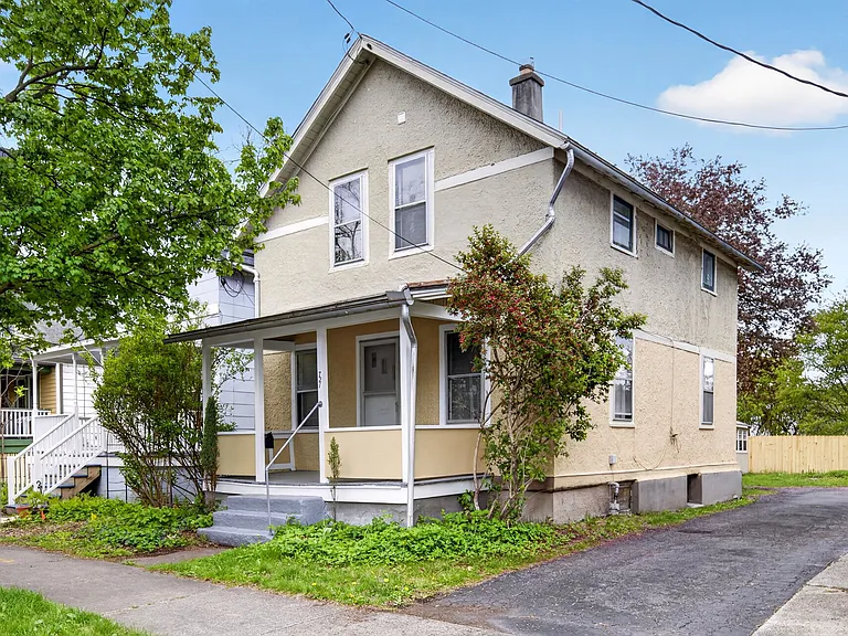 721 W Court St — Photo 1