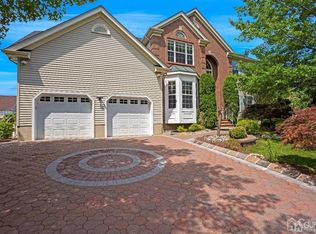 14 Apple Ridge Way, East Brunswick, NJ 08816