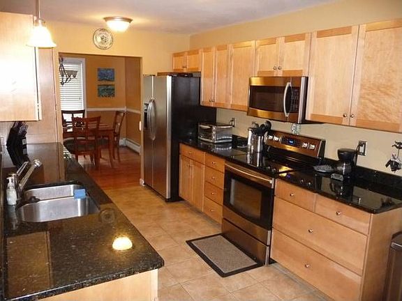 Granite/Stainless Kitchen