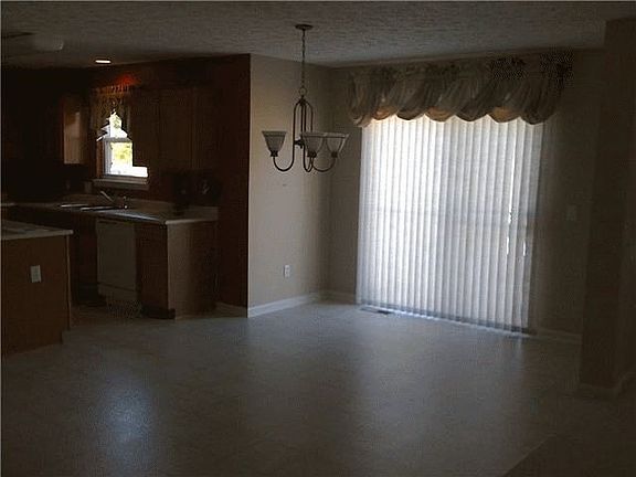 4th image of 255 Bear Hollow Way