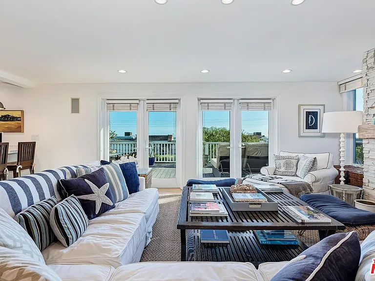 25129 Malibu Rd — Photo 12