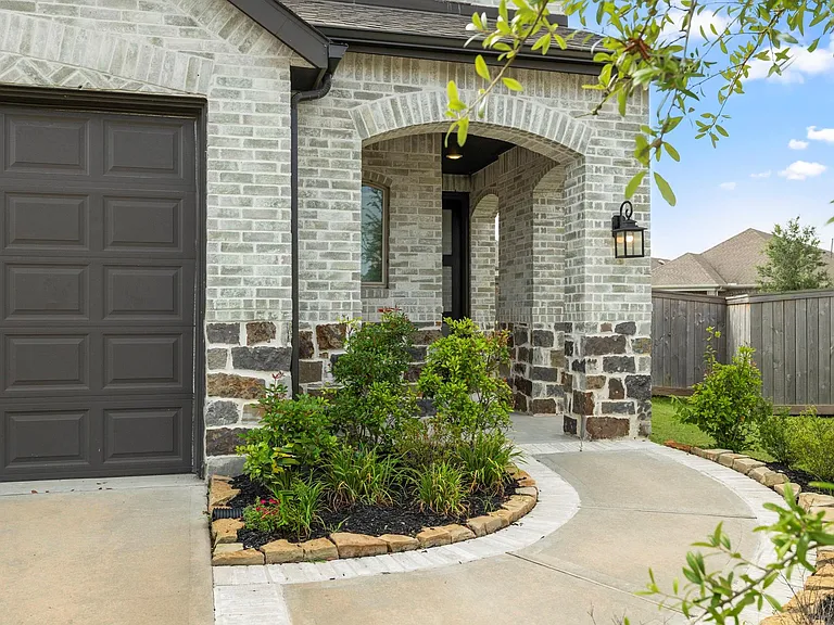 15210 Cortines Ct — Photo 3