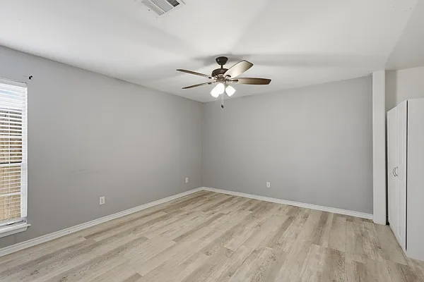 2100 Windsor Dr #11 — Photo 18