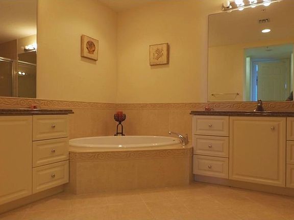 5th image of 22 Harbour Isle Dr W Unit 302