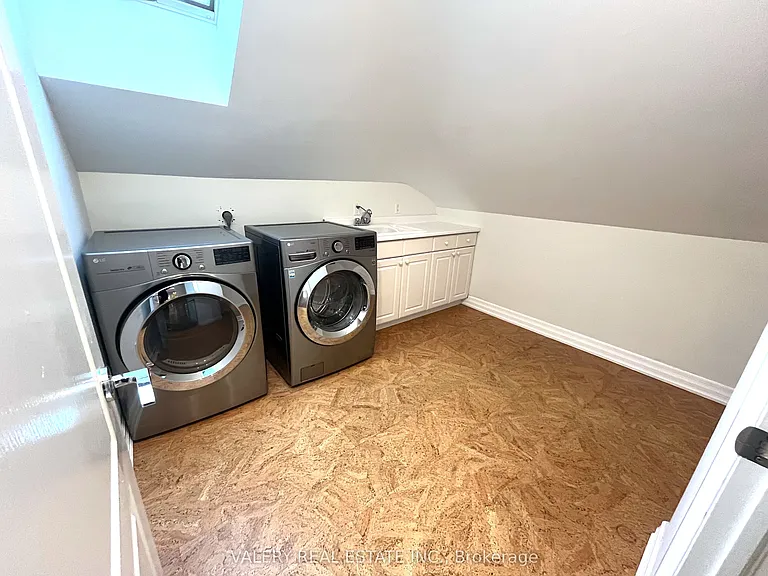 32 Belvedere Dr — Photo 17