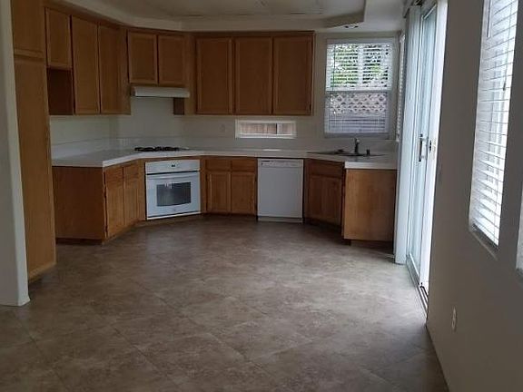 3rd image of 814 Verin Ln