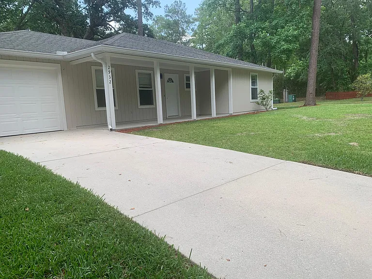 2932 NW 41st Pl — Photo 1
