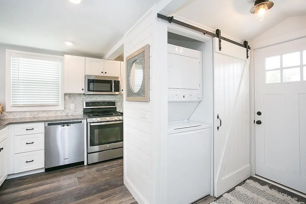 2 bed, 685 sqft, $2,500 — Photo 4