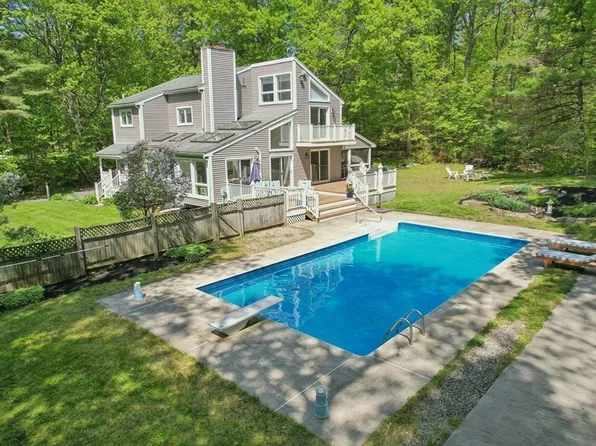 24 Fowler St, Upton, MA 01568